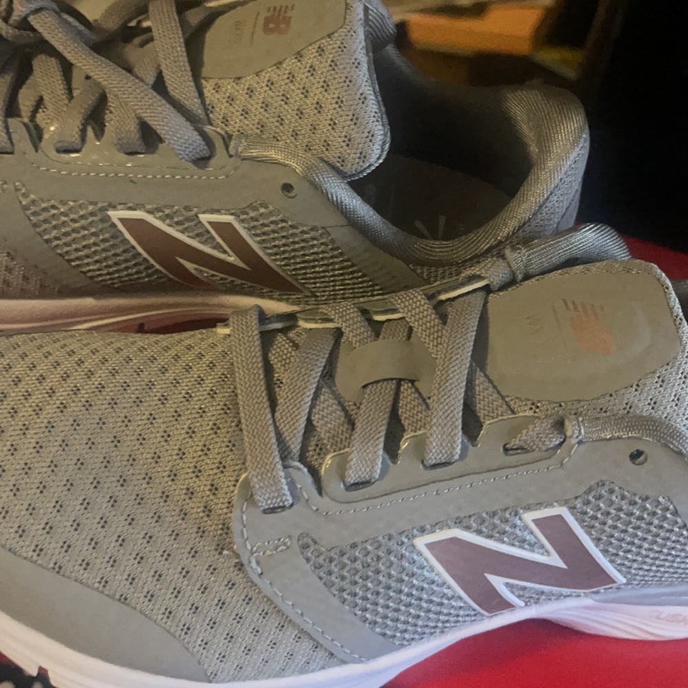 NWT NEW BALANCE RUNNING SNEAKERS - Picture 3 of 5